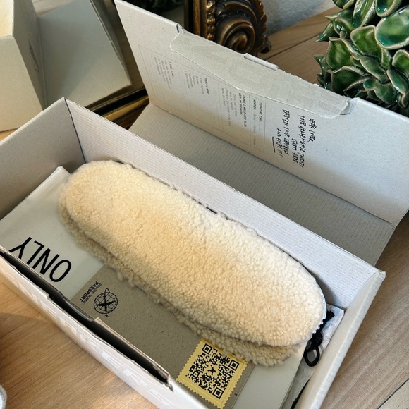 Golden Goose LTD Super Star Flower Tongue Heart Locket Charm Sneakers - Picture 15 of 15